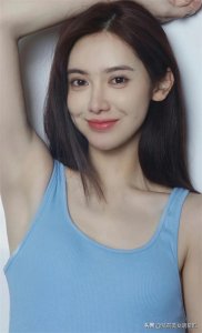 NBA女神主播美娜，詹姆斯头号小迷妹