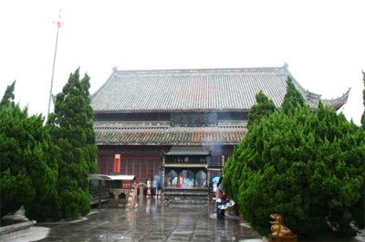 ​去寺庙烧香拜佛是有大讲究的