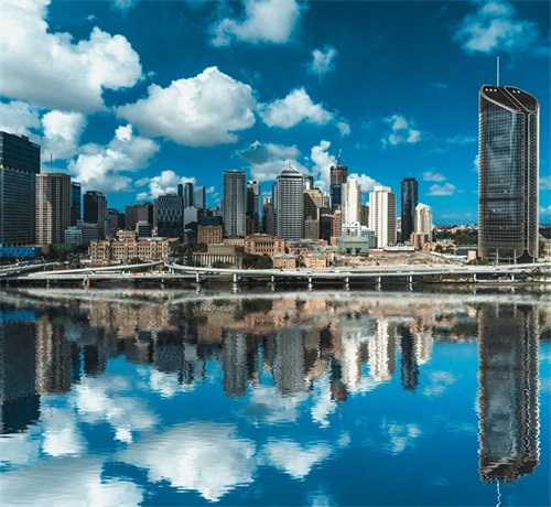 布里斯班位于澳大利亚本土的东北部，有“阳光之城”的美誉