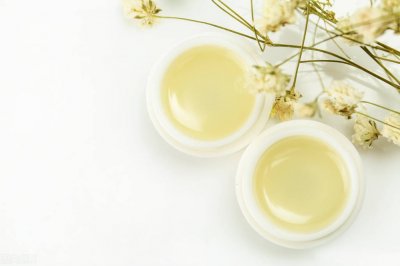 ​润唇膏保质期多久，润唇膏可以擦脸吗