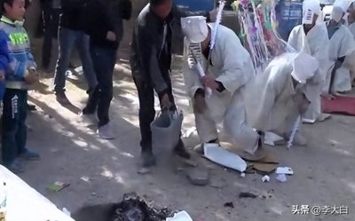 ​葬礼在起灵之前为什么要摔个盆？有什么说法？年轻人需要了解 -