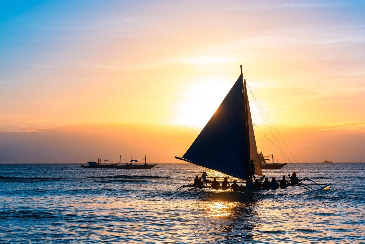 长滩岛是菲律宾中部的一座岛屿，是旅游胜地之一