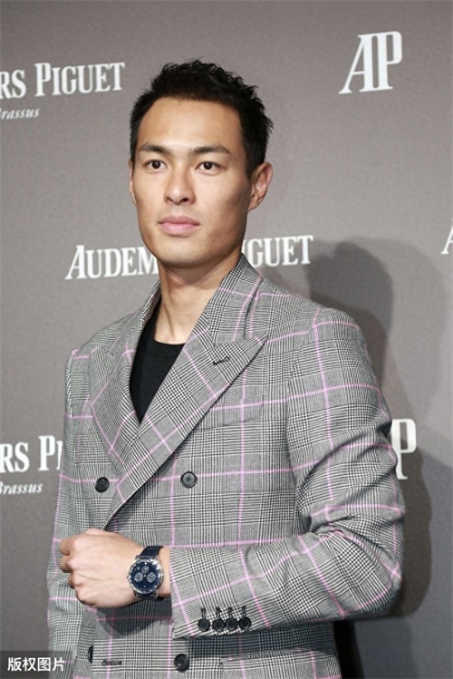 杨佑宁宣布当爸爸，网友：都以为他单身怎么就有娃了