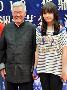 ​19岁妞妞赵本山女儿近照曝光！一张网红脸！