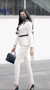 ​完美身材，漂亮网红欣儿组图展示