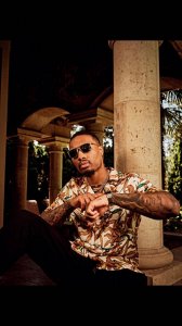 ​下赛季会去哪？利拉德INS晒帅照 秀出自己标志性指表动作⏱️