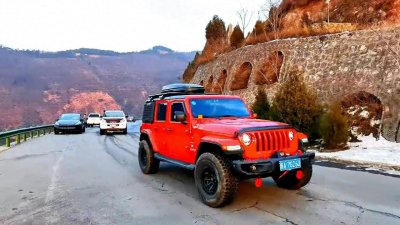 ​航拍临潼骊山最美盘山路～自驾、骑行看山路十八弯，看雪景...