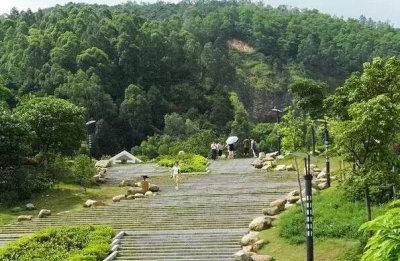 ​广州火炉山有什么好玩好吃的？