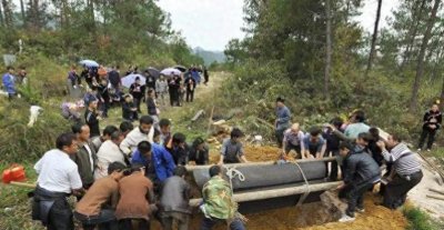 ​土葬比火葬更可怕吗？人死后埋入地下一个月，尸体会发生什么变化