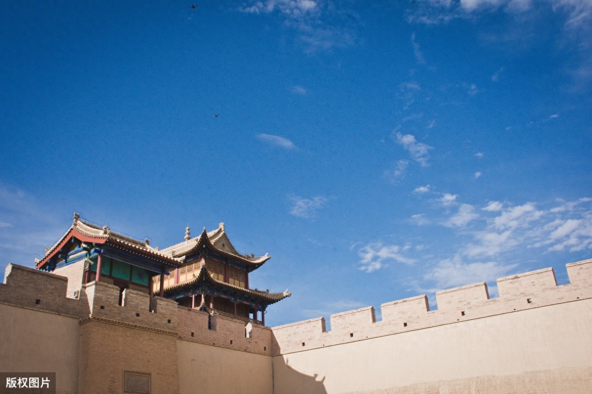 谭嗣同《潼关》豪迈奔放，写景与言情巧妙结合，含蓄又生动