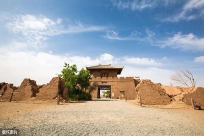 ​谭嗣同《潼关》豪迈奔放，写景与言情巧妙结合，含蓄又生动