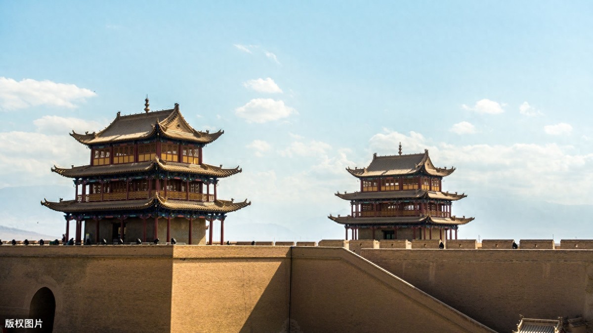 谭嗣同《潼关》豪迈奔放，写景与言情巧妙结合，含蓄又生动