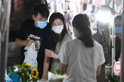 ​杭州“吴山夜市”市井气息浓厚