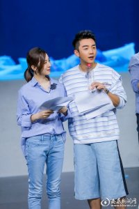 ​《青春同学会》上演“毕业大戏” 王晓晨搭档郑恺演夫妻