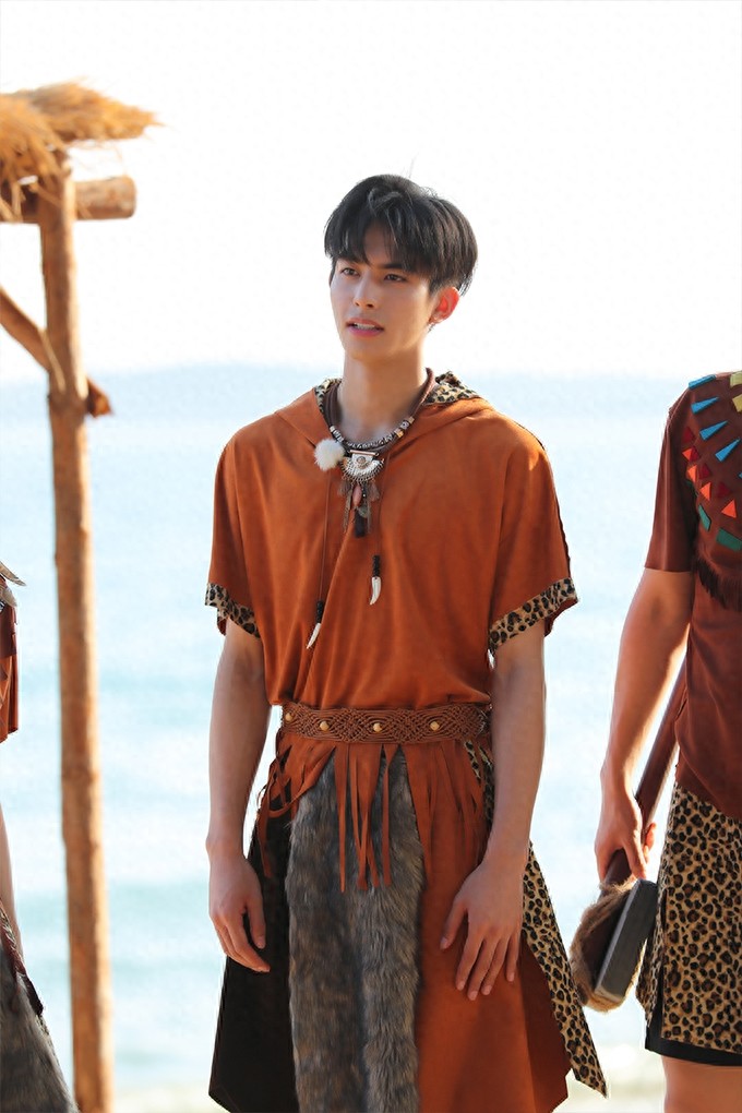 宋威龙燃爆《高能少年团》技能满点尽显少年风采