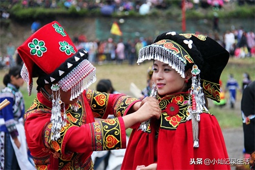 这种文字你们见过吗？说是彝族文化