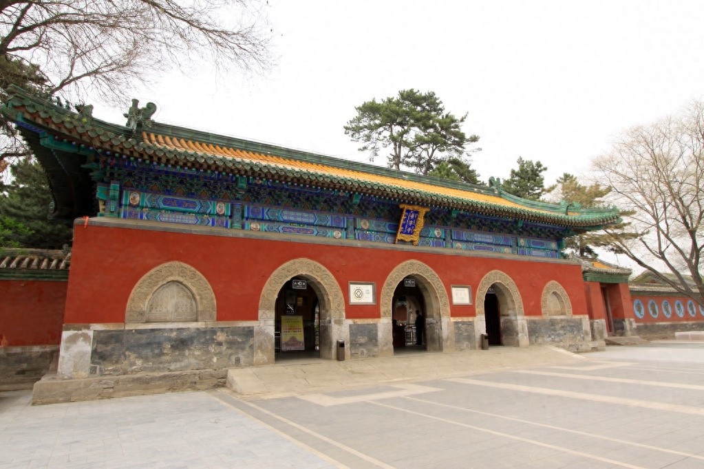 普宁寺位于河北省承德市，始建于清朝乾隆时期的一座汉藏结合寺庙