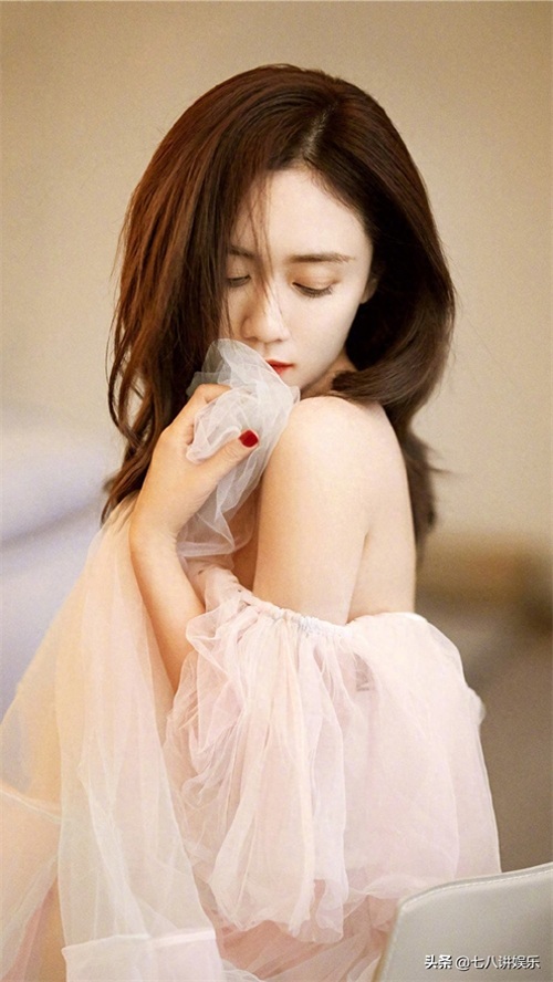 演员刘芸性感灵动图片，这迷人的大眼睛，和性感的红唇，太迷人了