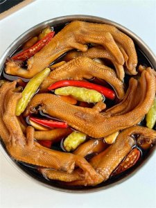 ​福建婶婶分享的龙岩泡椒鸭爪配方！酸辣香脆，好吃到根本停不下来