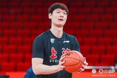 ​上海VS山西大名单：多诺万-威廉姆斯首秀 王哲林、张宁在列