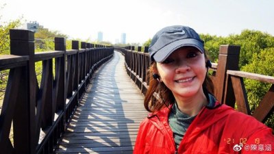 ​陈意涵晒素颜跑步照，配文搞怪