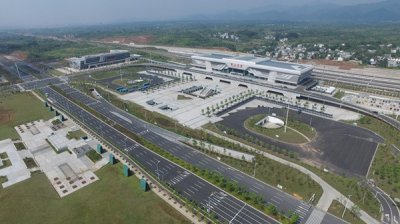 ​黄山北站展雄姿