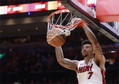 ​斯波谈新秀韦尔：他改变了对手的篮下进攻 每天都在进步