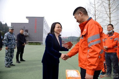 ​樊莉君等县领导慰问春节期间一线值班值守人员