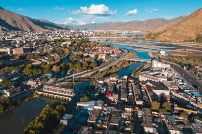 ​拉萨：高原之心的璀璨明珠