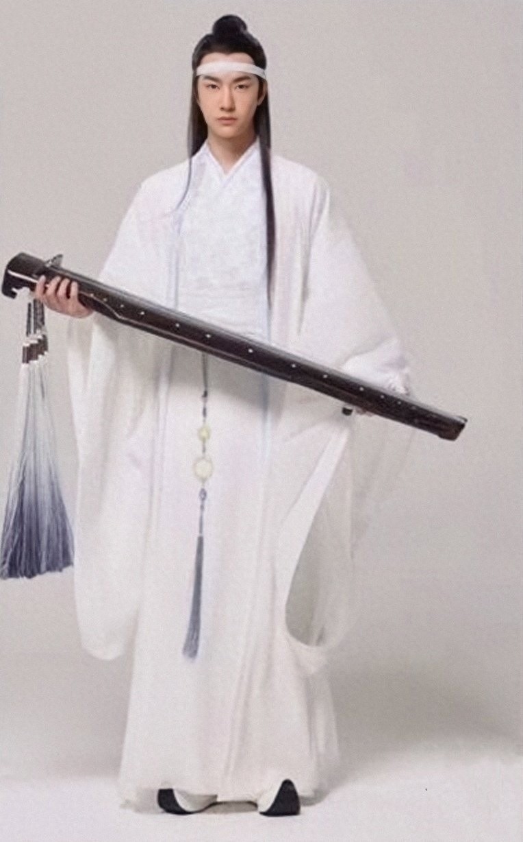 王一博蓝忘机初始定妆照曝光，造型风格不一显呆萌