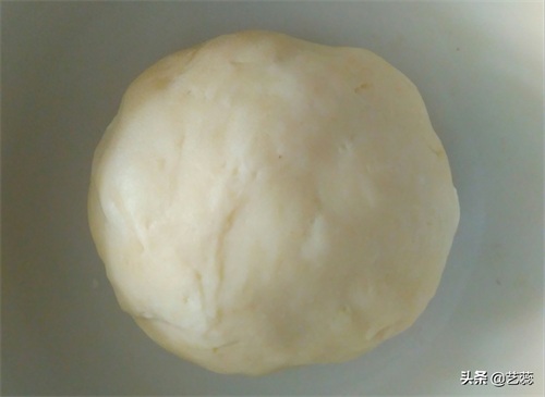 蒸饼这样做简单快捷，现做现吃，可卷菜可蘸酱也可直接吃