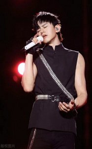 ​张杰自曝年龄真相 给大家敲响了警钟