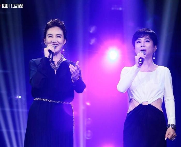 54岁“玉兔精”李玲玉再登台 纤腰长腿美人依旧