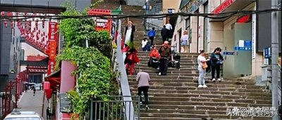 ​最具地方特色的人群重庆“棒棒”，即将消失，你还记得吗？