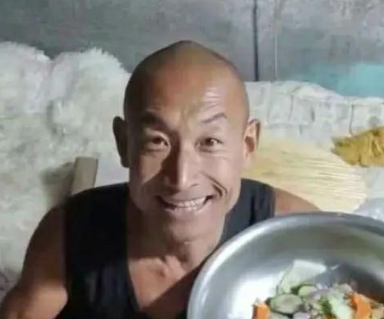 朝阳冬泳怪鸽睡女徒弟是真的吗 朝阳冬泳怪鸽以前干嘛的