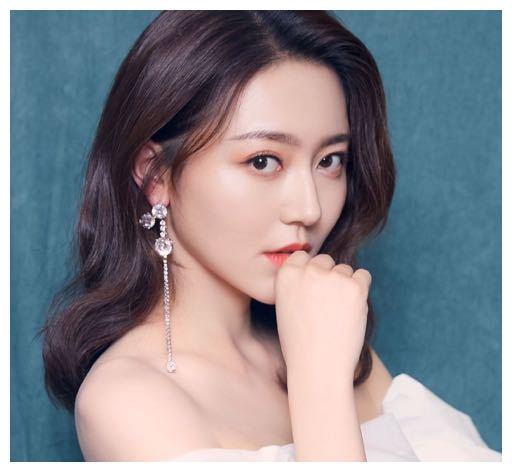 杨幂公司“四小花”,三人已经绽放,还有一人何时爆红?