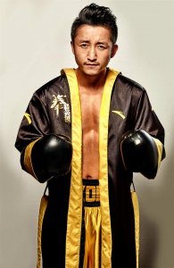 ​拳王都有八块腹肌？且看“重量级”拳王张志磊