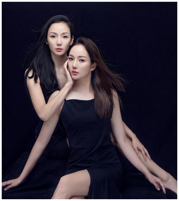 泳坛的双胞胎运动员!身高1米75在巅峰期退役,姐妹在同一天嫁人