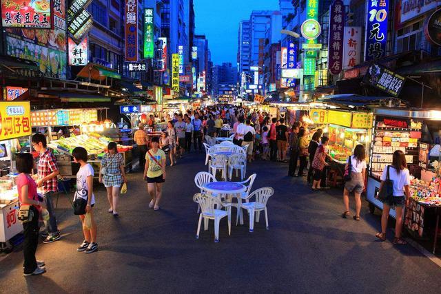 3、广州最大最有名的夜市,广州第一夜市街。