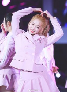 ​孟美岐、王一博相恋过，还一同学过舞？网友：放过两个孩子吧！