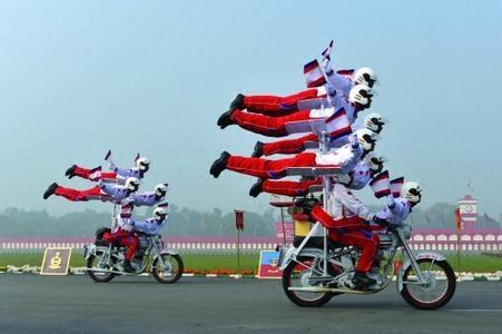 阿三到底有多喜欢摩托车，拆了航母造摩托？