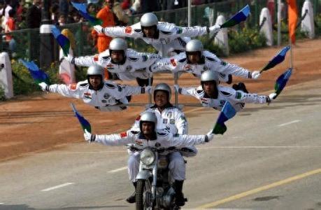 阿三到底有多喜欢摩托车，拆了航母造摩托？