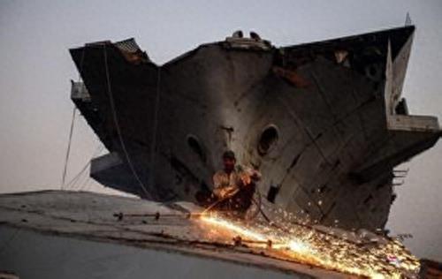 阿三到底有多喜欢摩托车，拆了航母造摩托？