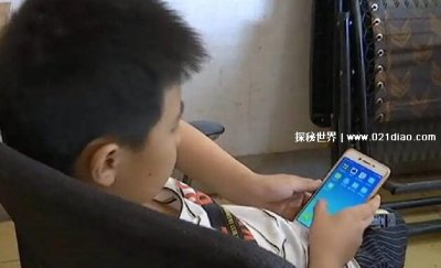 ​12岁该不该有手机，可以要一台(买低配手机孩子玩不了游戏)