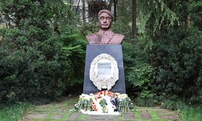 ​1999年，芦振龙战7个歹徒身中27刀，送往医院途中说：我想见妈妈