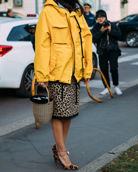 豹纹半身裙配什么外套搭配图片 冬季豹纹裙可以这样穿