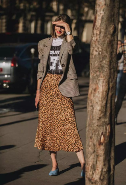 豹纹半身裙配什么外套搭配图片 冬季豹纹裙可以这样穿