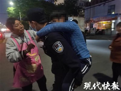 ​陈泽恺，你躬身背人的样子真帅