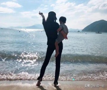 ​baby3岁儿子近照曝光，婴儿肥渐消失，跟黄晓明一个模子出来的