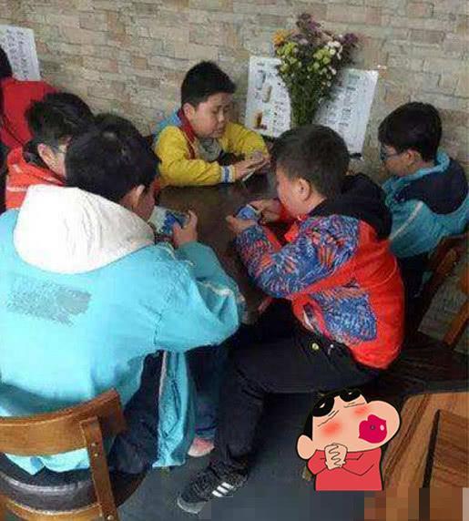 “手机网吧”走红，2块钱一个小时就开学校旁边，这谁能顶得住？